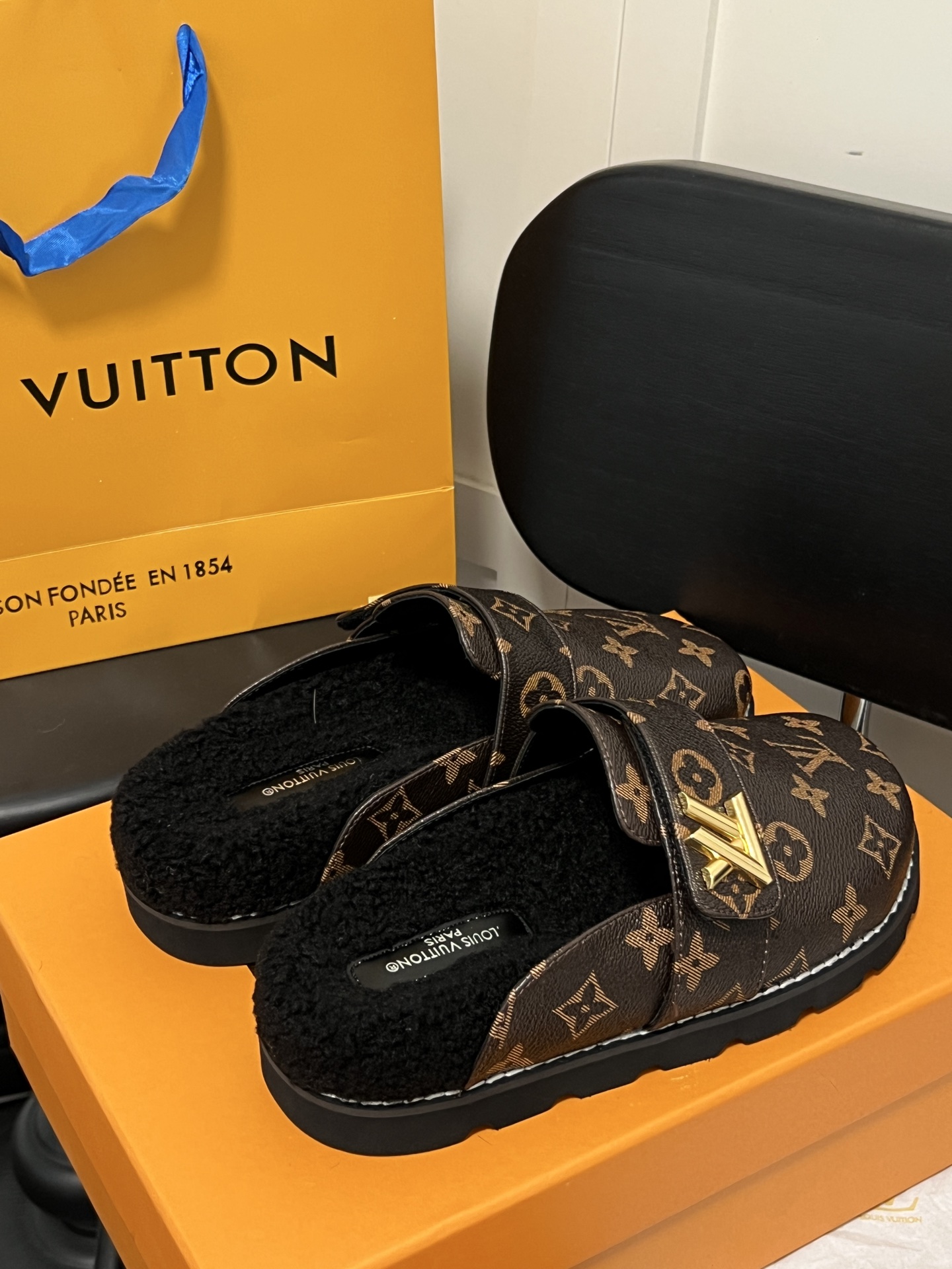LV slipers 23Ss - Image 5