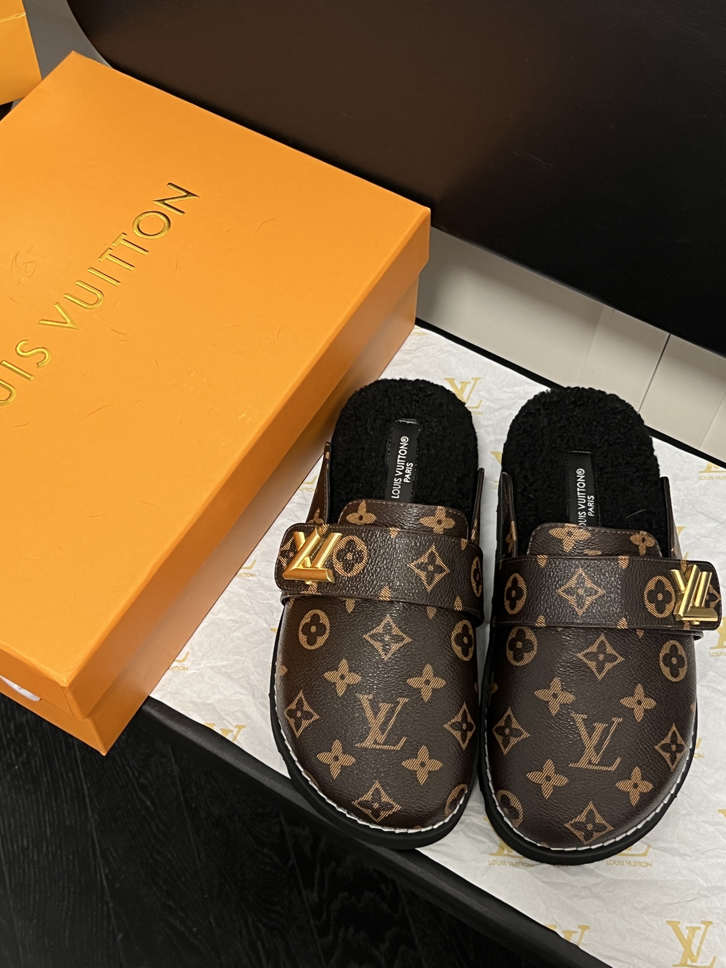 LV slipers 23Ss - Image 6