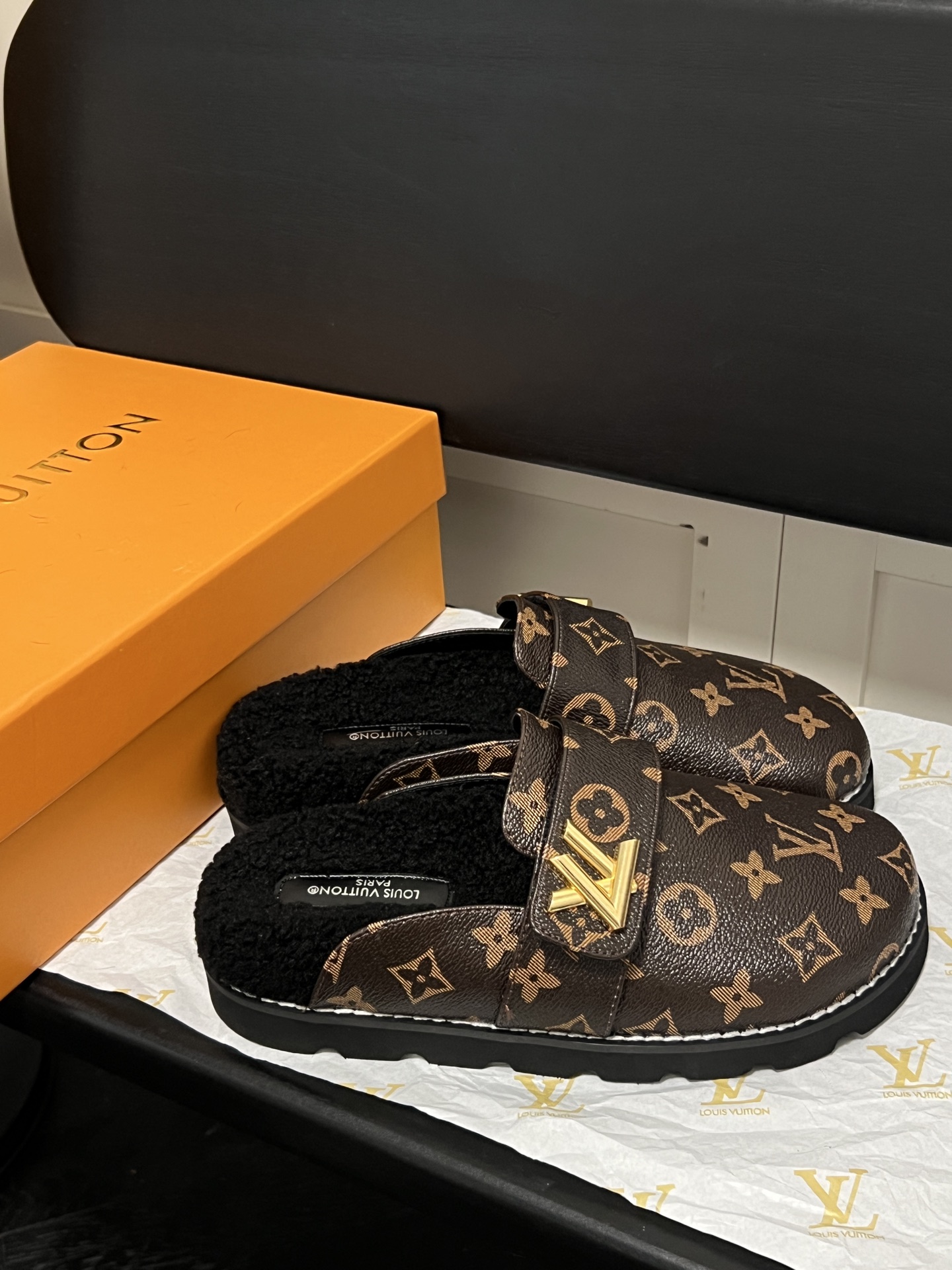 LV slipers 23Ss - Image 7